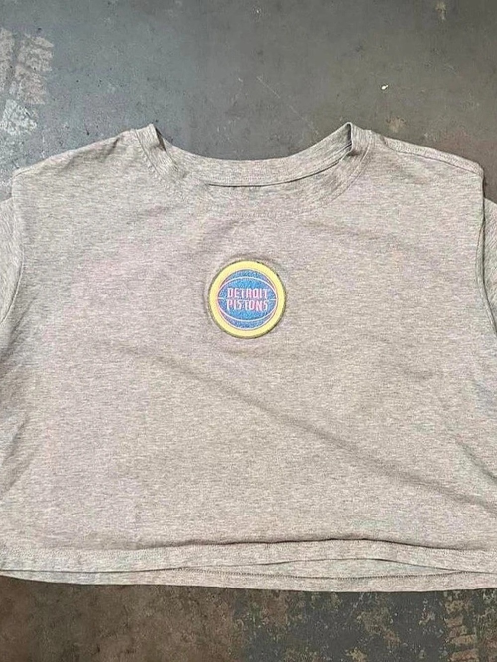 Pro Standard Detroit Pistons Luxury Title Collection Gray Cropped Tee